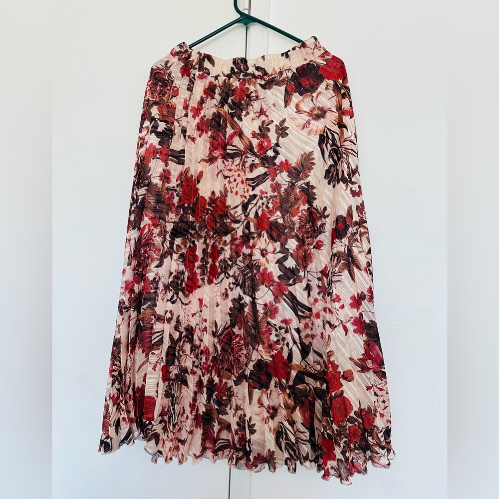 H & M  Pleated Floral Skirt Size S